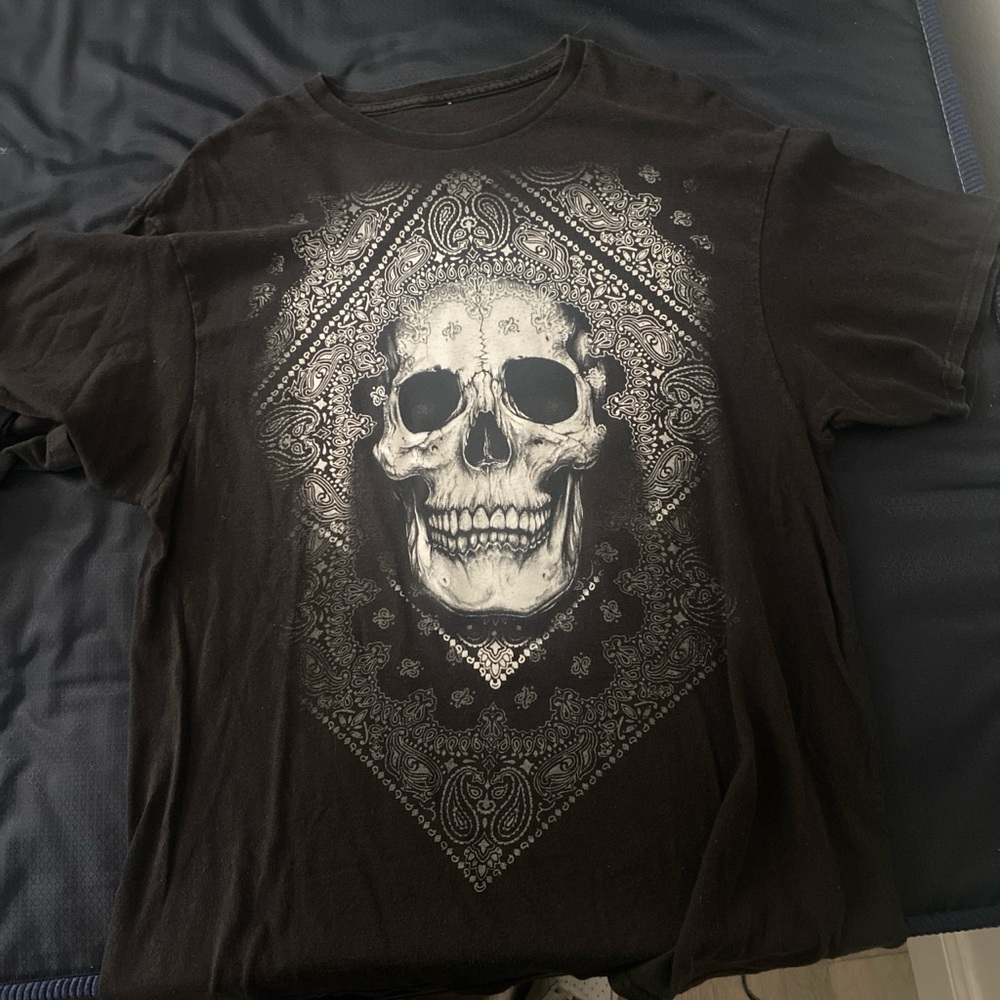 Black skull t shirt